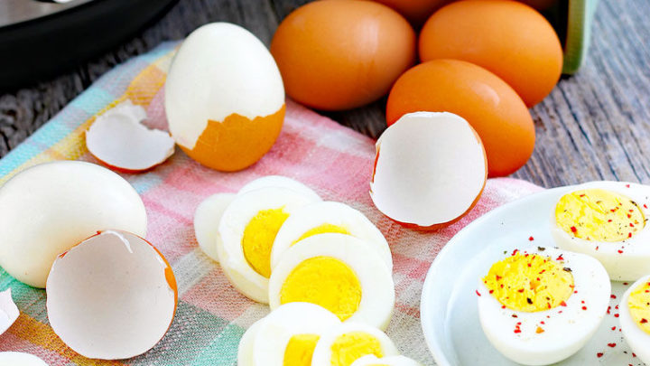 https://www.thismamacooks.com/images/2020/03/Instant-Pot-Hard-Boiled-Eggs-6a-720x405.jpg